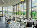 Jasna restauracja w hotelu Jiva Beach