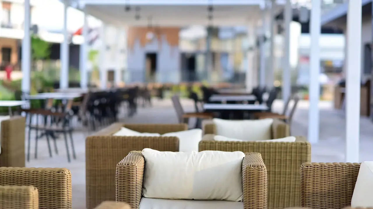 strefa wypoczynkowa na zewnątrz w Jiva Beach