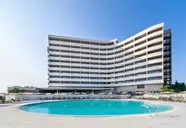 Widok na budynek i basen w Jupiter Albufeira