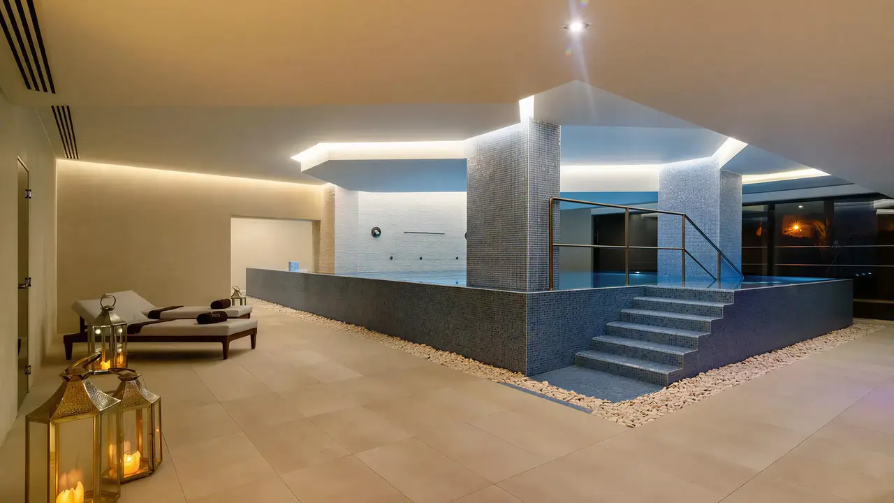 Strefa wellness z basenem w Jupiter Albufeira