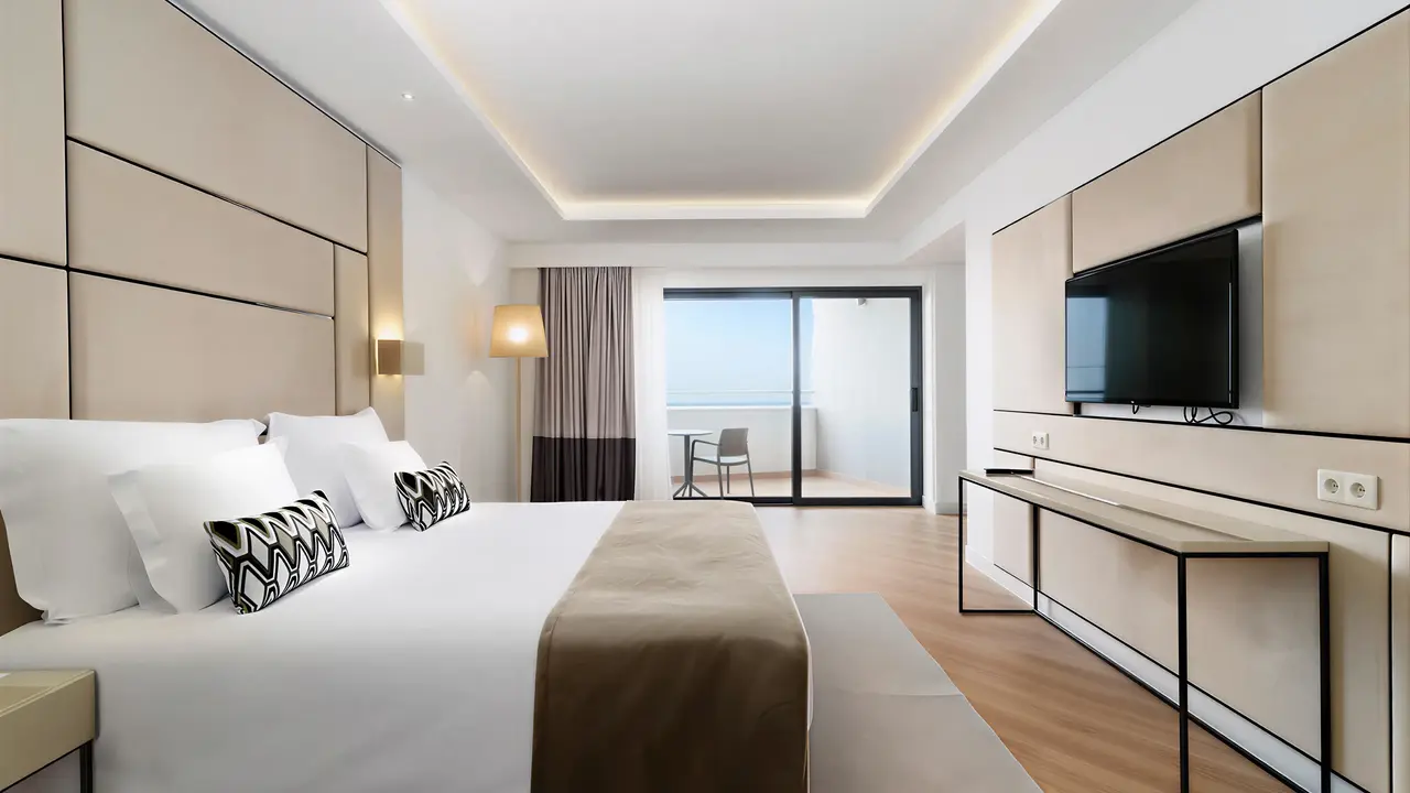 Nowoczesna sypialnia w hotelu Jupiter Albufeira