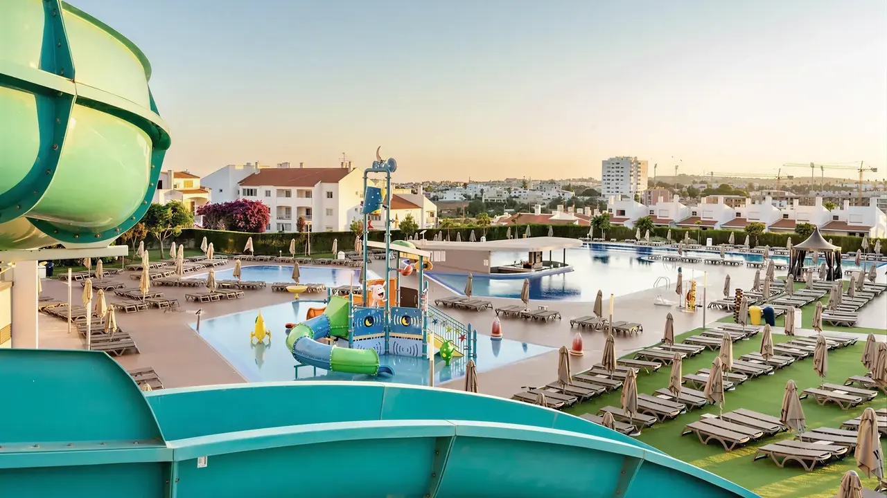 Zjeżdżalnie wodne w hotelu Jupiter Albufeira
