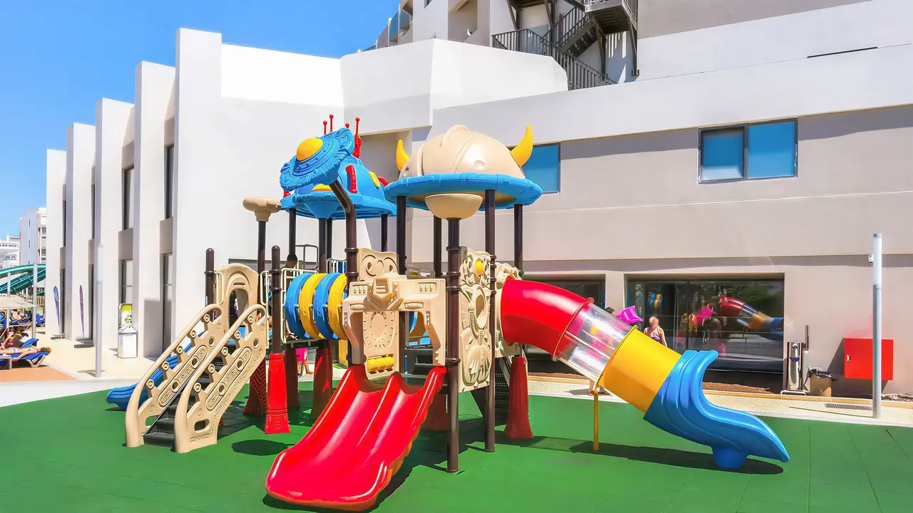 Kolorowy plac zabaw w Jupiter Albufeira