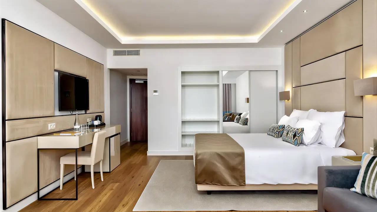 Nowoczesna sypialnia w hotelu Jupiter Albufeira