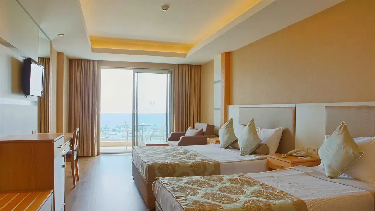 Pokój z łóżkami i widokiem w Kahya Resort Aqua & Spa