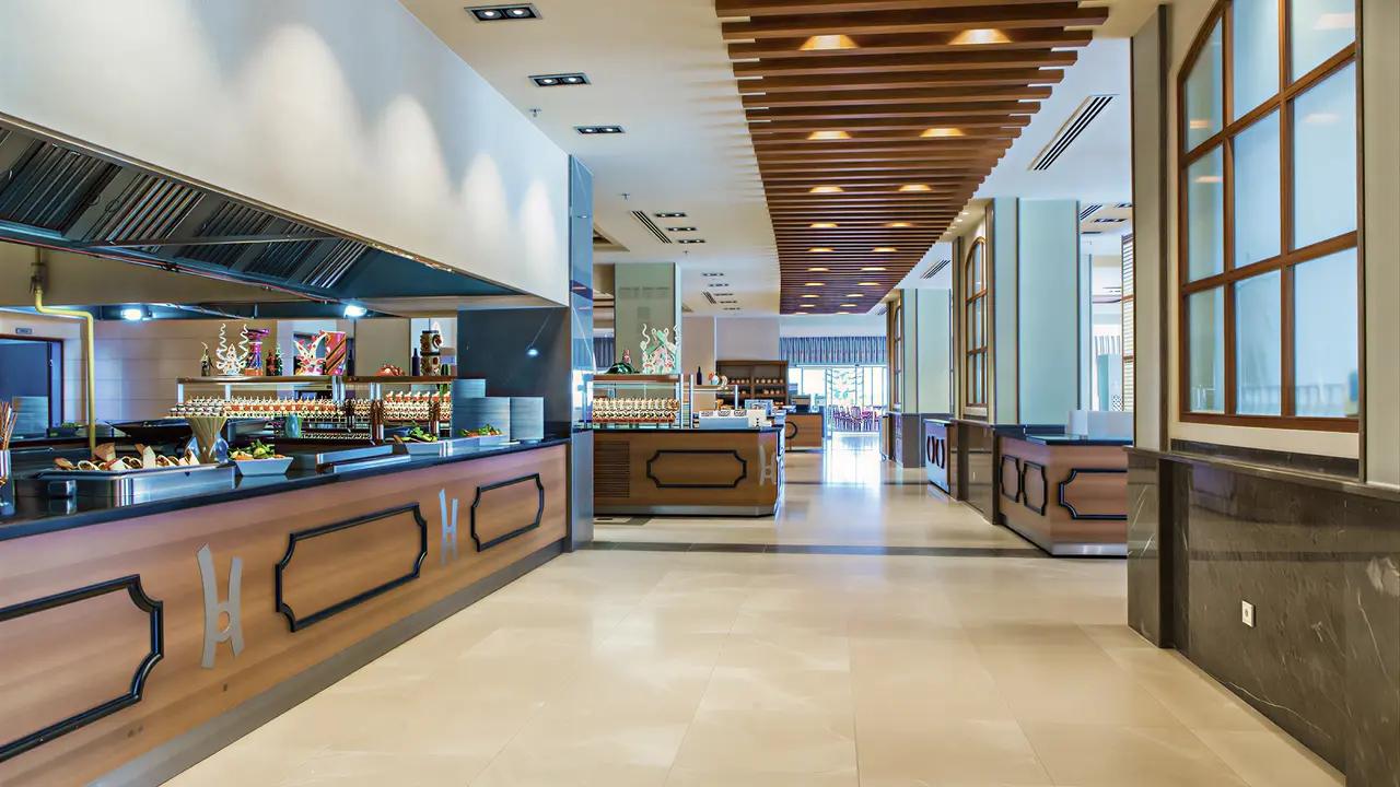 Bufet z jedzeniem w hotelu Kahya Resort Aqua & Spa