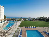 Widok na kompleks basenów i tereny Kahya Resort Aqua & Spa