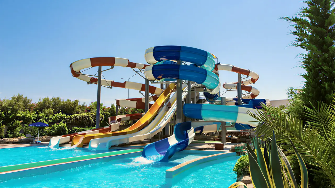 Zjeżdżalnie wodne w kompleksie Kahya Resort Aqua & Spa