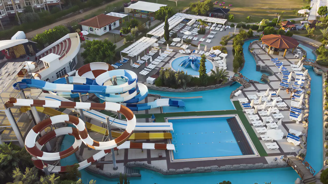 Zjeżdżalnie wodne w Kahya Resort Aqua & Spa