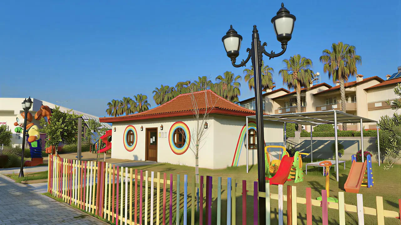 Kolorowy plac zabaw dla dzieci w Kahya Resort Aqua & Spa