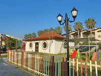 Kolorowy plac zabaw dla dzieci w Kahya Resort Aqua & Spa
