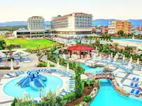 Widok na kompleks oraz budynki Kahya Resort Aqua & Spa