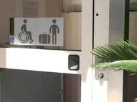 Wejście do Kaktus Playa z oznaczeniem dostępności