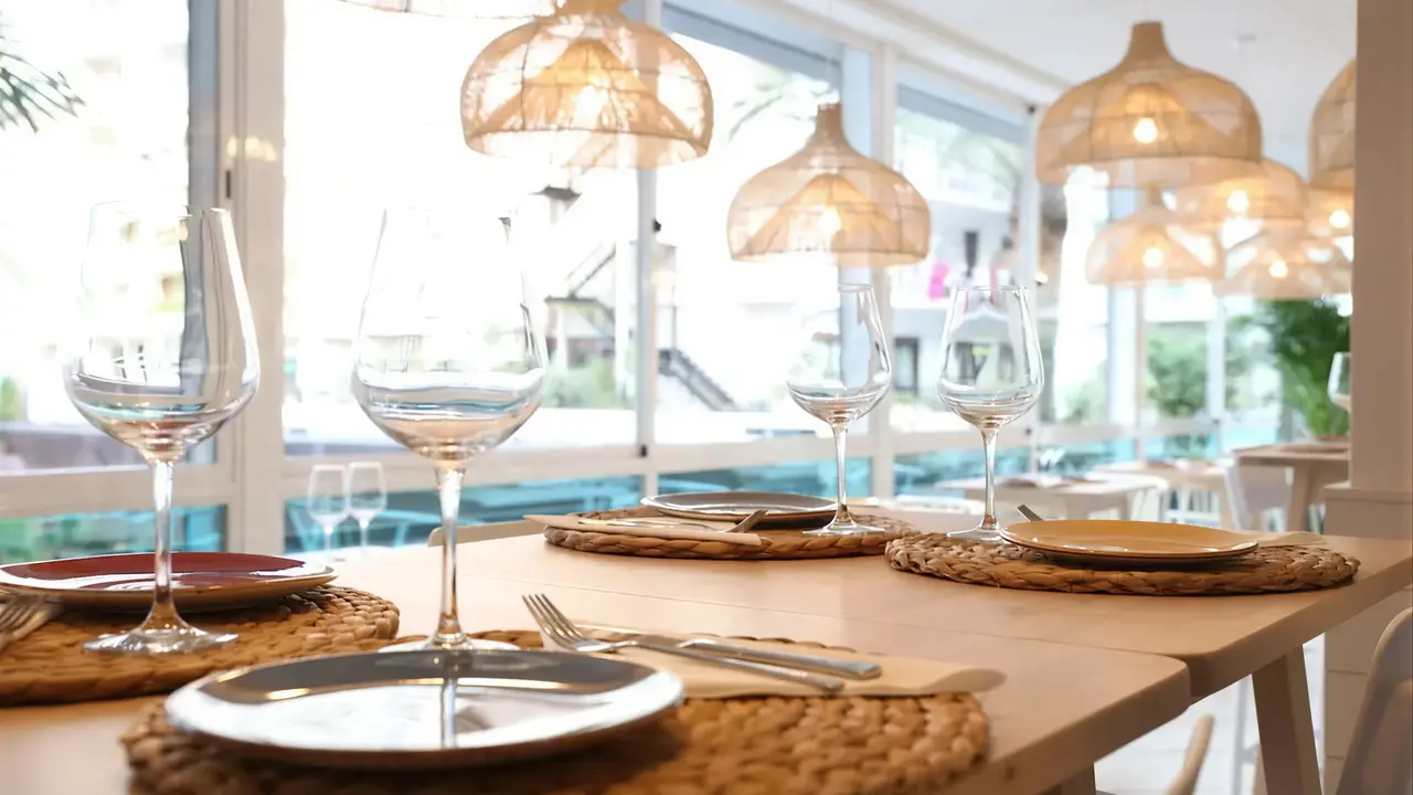 Nakryte stoły w restauracji Kaktus Playa