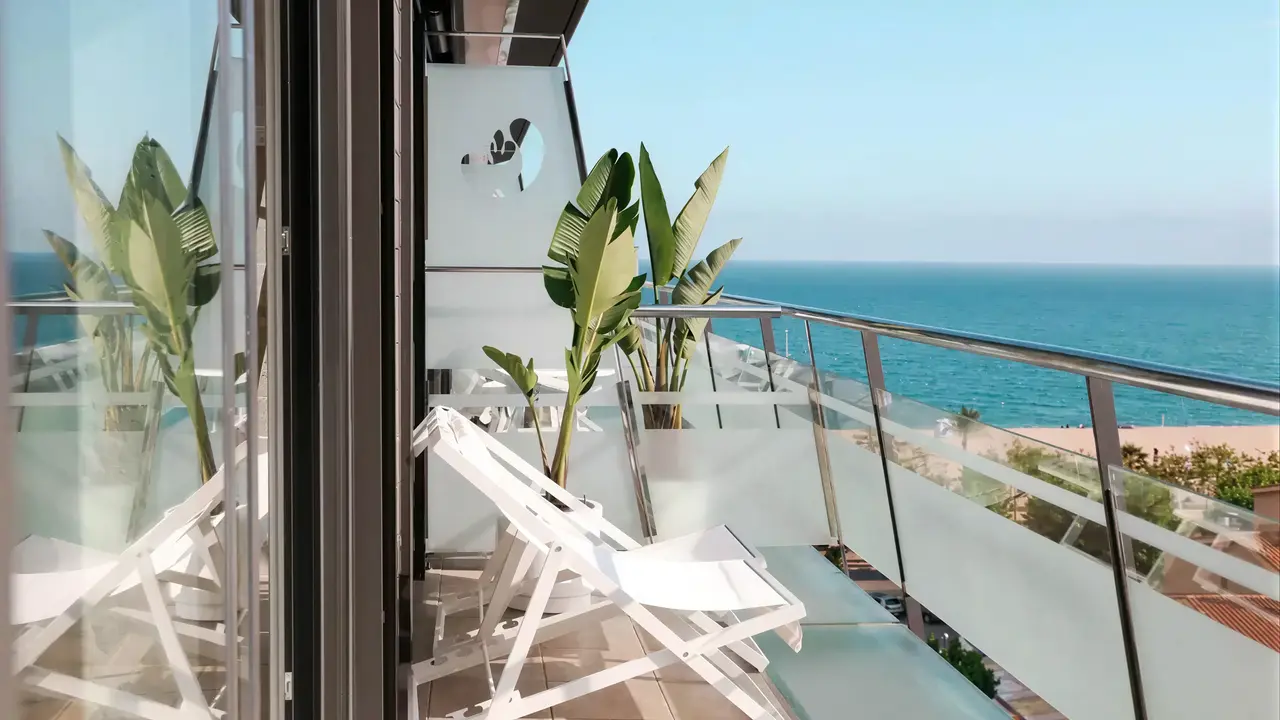 Prywatny balkon z widokiem na morze w Kaktus Playa