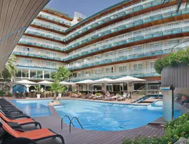 Basen i leżaki w hotelu Kaktus Playa