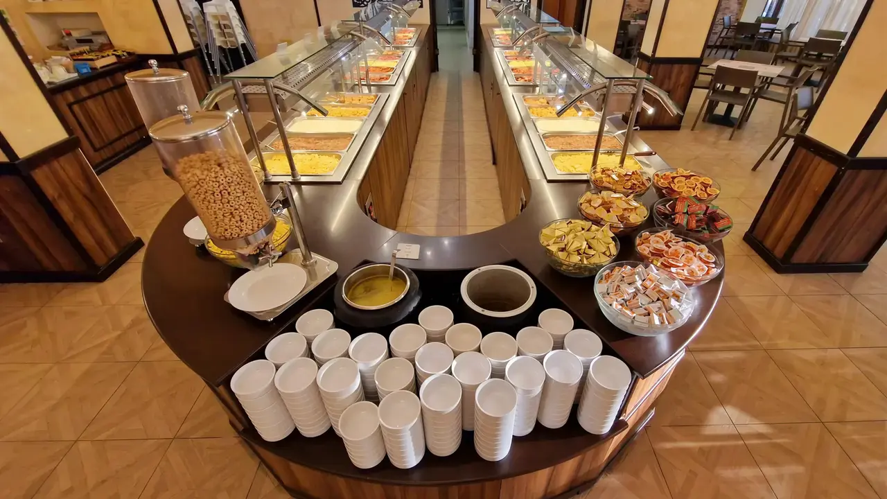 Bufet śniadaniowy w hotelu Kotva