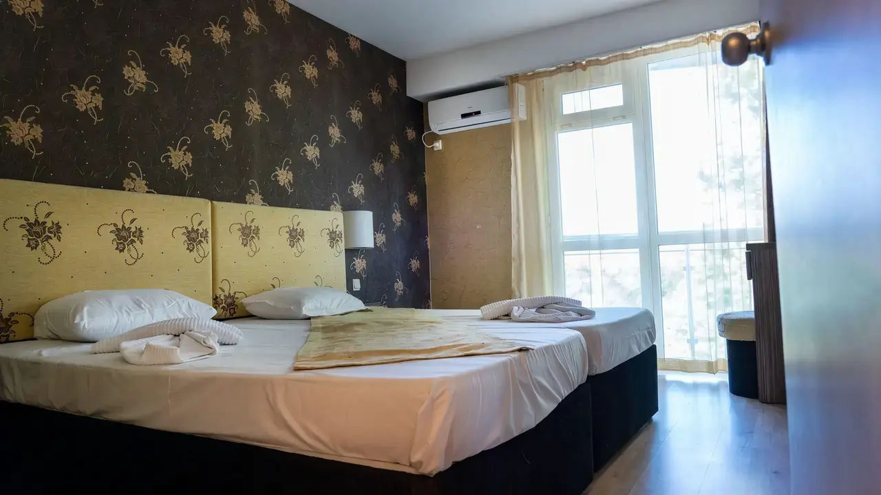 Pokój z łóżkami w hotelu Kotva