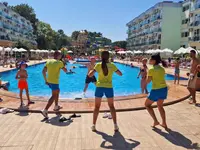 Animacje przy basenie w Kotva