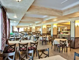 Restauracja w Kotva z nakrytymi stołami