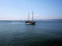 Żaglówka na morzu przy Kotva