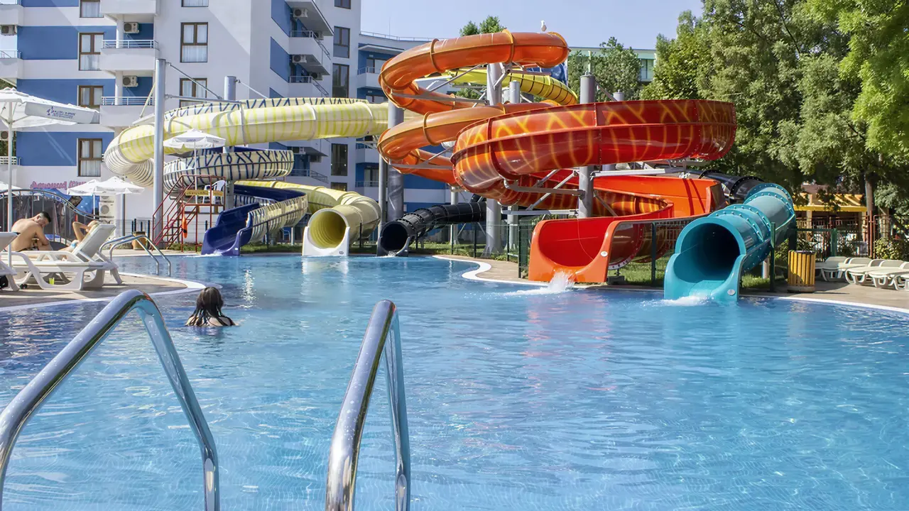 Zjeżdżalnie wodne i basen w Kuban Resort & AquaPark