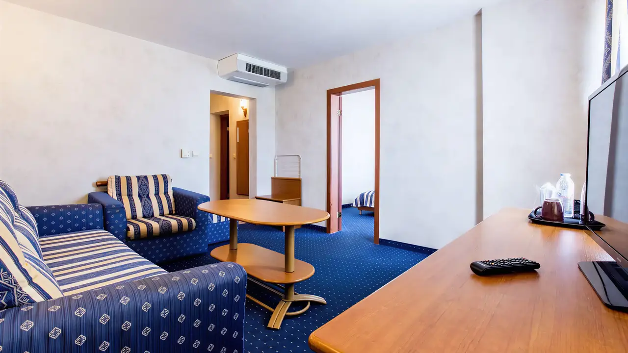 Wnętrze pokoju z salonem w Kuban Resort & AquaPark