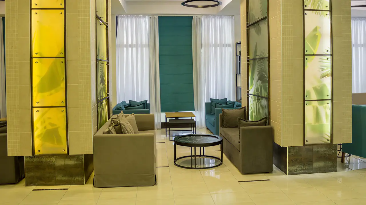 Wnętrze eleganckiego lobby w Kuban Resort & AquaPark