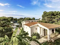 Budynki i zieleń w obiekcie La Conchiglia Suites & Spa