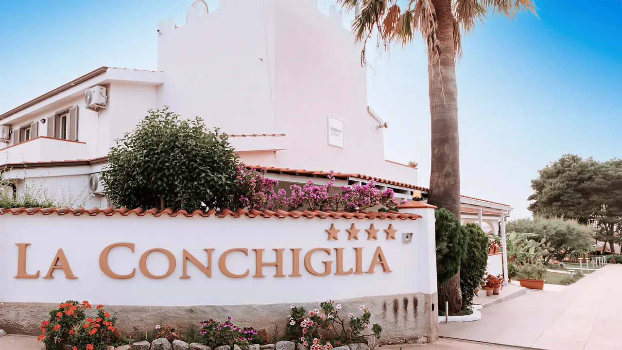 Elewacja i wejście do La Conchiglia Suites & Spa