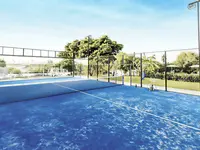 Niebieski kort tenisowy w La Conchiglia Suites & Spa
