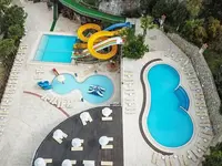 Zjeżdżalnie wodne i baseny w Ladonia Hotels Adakule