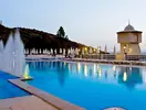 Basen z fontanną w Ladonia Hotels Adakule