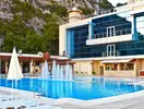 Basen z fontannami w Ladonia Hotels Adakule