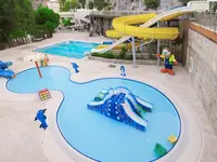 Zjeżdżalnie wodne i brodzik w Ladonia Hotels Adakule