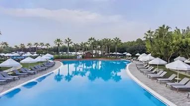 Basen przy hotelu Lara Barut Collection