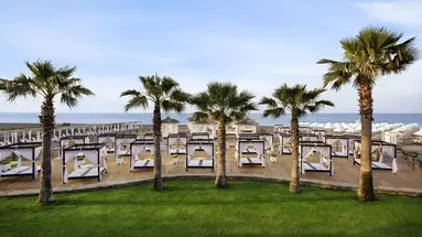 Strefa wypoczynkowa przy plaży w Lara Barut Collection