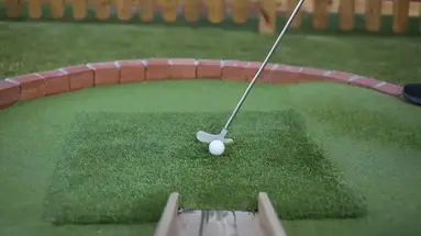 Pole do minigolfa w Lara Barut Collection