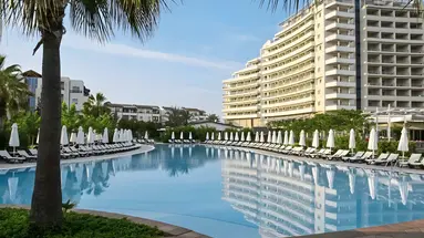 Basen przy hotelu Lara Barut Collection