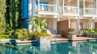 Basen przy hotelu Lara Barut Collection