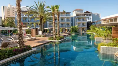 Basen przy hotelu Lara Barut Collection