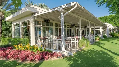 Taras restauracji w Lara Barut Collection