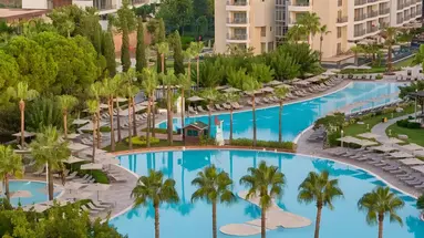 Baseny przy hotelu Lara Barut Collection