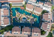 Widok na hotel Lara Barut Collection i palmy