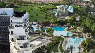 Widok na kompleks hotelowy Lara Barut Collection