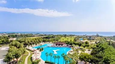 Basen przy hotelu Lara Barut Collection