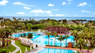 Basen przy hotelu Lara Barut Collection