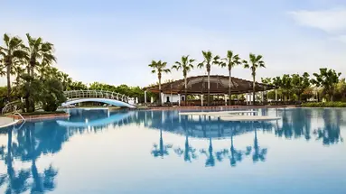 Basen przy hotelu Lara Barut Collection
