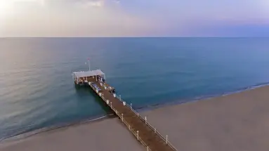 Molo przy plaży Lara Barut Collection