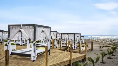 Altany plażowe przy Lara Barut Collection